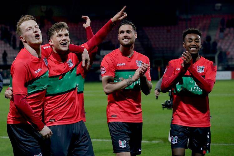 人瞩目的看 人瞩目的看